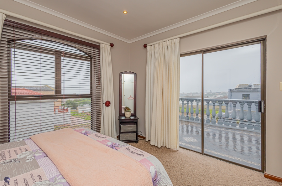 4 Bedroom Property for Sale in Myburgh Park Western Cape